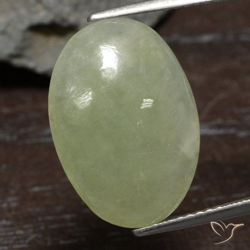 8.37ct 天然 オリーブグリーン ジェダイト, 楕円形, 半透明