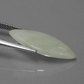 5.80カラットの天然グリーンジェダイト、マーキーズ、半透明