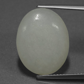 11.44カラットの天然グリーンジェダイト、オーバルカット、半透明
