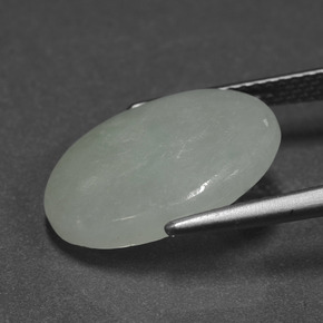 6.67カラットの天然グリーンヒスイ輝石（ジェダイト）（16.1×12.6 mm・オーバルカット）