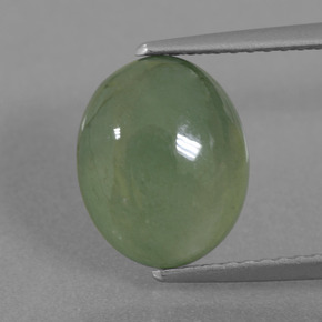 3.85カラットの天然グリーンヒスイ輝石（ジェダイト）（10.7×8.7 mm・オーバルカット）