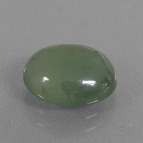 3.85カラットの天然グリーンヒスイ輝石（ジェダイト）（10.7×8.7 mm・オーバルカット）