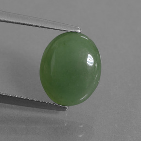 2.77カラットの天然グリーンヒスイ輝石（ジェダイト）（10.6×8.7 mm・オーバルカット）