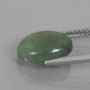 4.05カラットの天然グリーンヒスイ輝石（ジェダイト）（11.7×9.4 mm・オーバルカット）