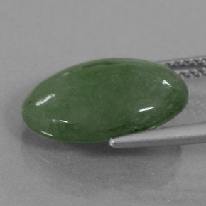 6.58カラットの天然グリーンヒスイ輝石（ジェダイト）（15.1×10.6 mm・オーバルカット）