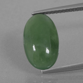 4.00カラットの天然グリーンヒスイ輝石（ジェダイト）（13.3×8 mm・オーバルカット）