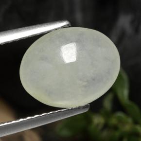 3.13カラットの天然緑がかった白ヒスイ輝石（ジェダイト）（11.1×8.7 mm・オーバルカット）