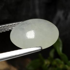 3.13カラットの天然緑がかった白ヒスイ輝石（ジェダイト）（11.1×8.7 mm・オーバルカット）