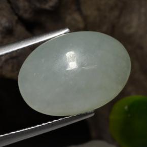 10.75カラットの天然ミディアムグリーンヒスイ輝石（ジェダイト）（16.6×11.7 mm・オーバルカット）