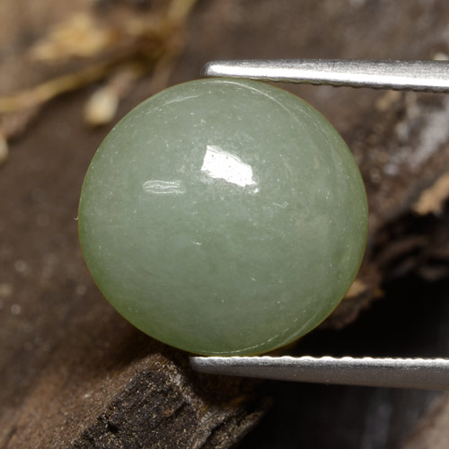 6.81カラットの天然灰色がかったモスグリーンヒスイ輝石（ジェダイト）（12.3×11.8 mm・オーバルカット）