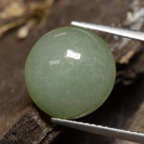 6.81カラットの天然灰色がかったモスグリーンヒスイ輝石（ジェダイト）（12.3×11.8 mm・オーバルカット）
