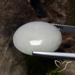 21.22カラットの天然グレーがかったホワイトジェダイト、オーバルカット、半透明