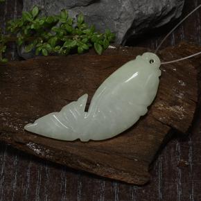 28.60カラットの天然ミディアムグリーンジェダイト、ファンシーシェイプ、半透明