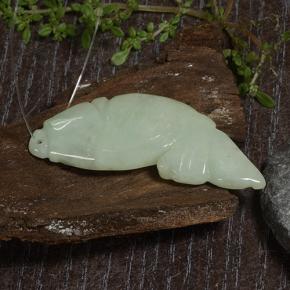 25.28カラットの天然ミディアムグリーンジェダイト、ファンシーシェイプ、半透明