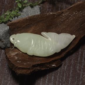 27.99カラットの天然ミディアムグリーンヒスイ輝石（ジェダイト）（42.1×14.7 mm・ファンシーシェイプ）