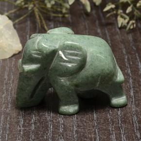 140.74カラットの天然グリーンヒスイ輝石（ジェダイト）（35.7×18.8 mm・ファンシーシェイプ）