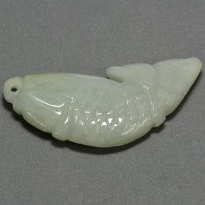 33.14カラットの天然グリーンヒスイ輝石（ジェダイト）（38.6×16.8 mm・ファンシーシェイプ）