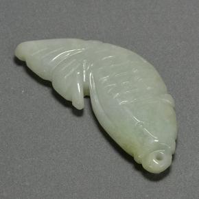 33.14カラットの天然グリーンヒスイ輝石（ジェダイト）（38.6×16.8 mm・ファンシーシェイプ）