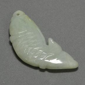 33.14カラットの天然グリーンヒスイ輝石（ジェダイト）（38.6×16.8 mm・ファンシーシェイプ）