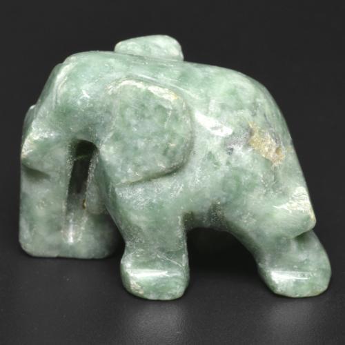 61.91カラットの天然クールグリーンジェダイト、ファンシーシェイプ、オペーク