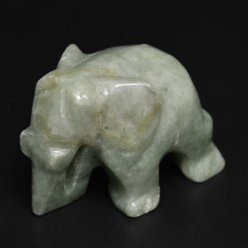 64.53カラットの天然ミディアムグリーンヒスイ輝石（ジェダイト）（26.2×15.4 mm・ファンシーシェイプ）
