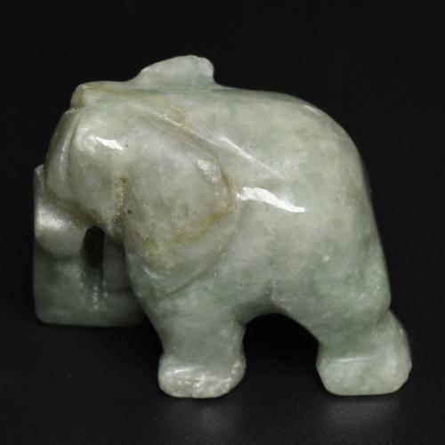 64.53カラットの天然ミディアムグリーンヒスイ輝石（ジェダイト）（26.2×15.4 mm・ファンシーシェイプ）