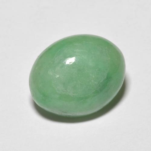 5.09カラットの天然アーシーグリーンヒスイ輝石（ジェダイト）（12.5×10.2 mm・オーバルカット）
