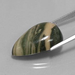 16.74カラットの天然マルチカラージャスパー（22.3×15.1 mm・洋梨の形）