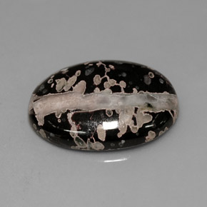7.68カラットの天然マルチカラージャスパー（17.9×13 mm・オーバルカット）