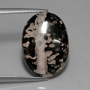 7.68カラットの天然マルチカラージャスパー（17.9×13 mm・オーバルカット）