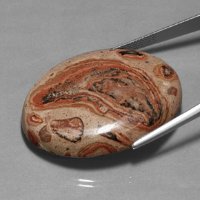 85.37カラットの天然マルチカラージャスパー（41.3×31.8 mm・オーバルカット）