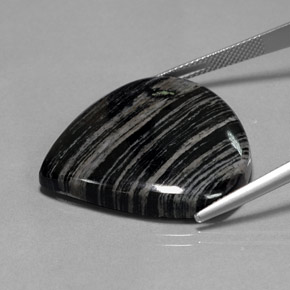 42.50カラットの天然マルチカラージャスパー（30.2×29.5 mm・洋梨の形）