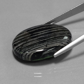 35.24カラットの天然マルチカラー碧玉、オーバルカット、オペーク