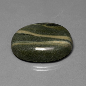 37.53カラットの天然マルチカラージャスパー（26.8×19.7 mm・オーバルカット）