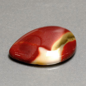 17.50カラットの天然マルチカラージャスパー（25.3×18.3 mm・洋梨の形）