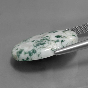 17.60カラットの天然マルチカラージャスパー（25×18.1 mm・オーバルカット）