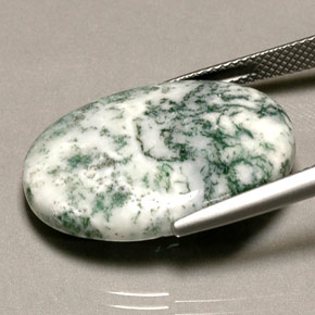 17.74カラットの天然マルチカラー碧玉、オーバルカット、オペーク