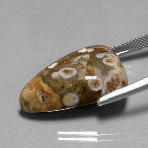 20.99カラットの天然マルチカラージャスパー（23.8×15.2 mm・洋梨の形）