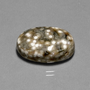 17.44カラットの天然マルチカラージャスパー（21.1×14.4 mm・オーバルカット）
