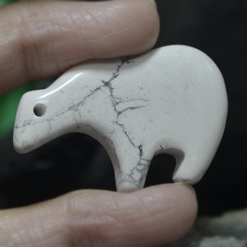 51.57カラットの天然マルチカラーホワイトジャスパー（38.3×24 mm・ファンシーシェイプ）