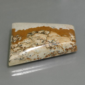 37.65カラットの天然マルチカラージャスパー（28.2×23.8 mm・ファンシーシェイプ）