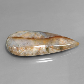 44.77カラットの天然マルチカラージャスパー（43.6×21.3 mm・洋梨の形）