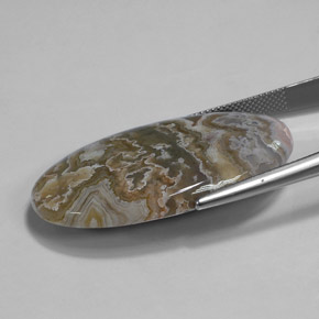 35.78カラットの天然マルチカラージャスパー（37.9×22.8 mm・オーバルカット）