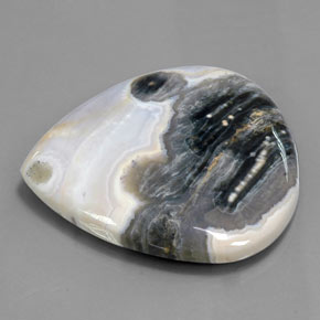 137.25カラットの天然マルチカラージャスパー（49.9×48.8 mm・洋梨の形）