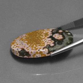 38.01カラットの天然マルチカラー碧玉、オーバルカット、オペーク