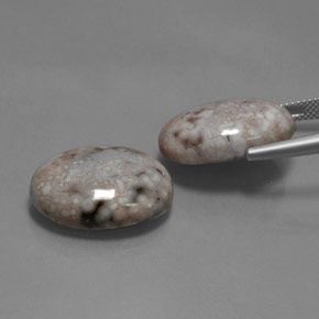 28.35カラットの天然マルチカラージャスパー（20×15.2 mm・オーバルカット）
