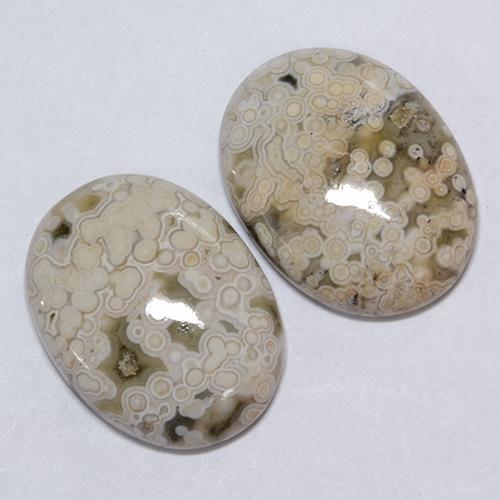 22.24カラットの天然マルチカラージャスパー（20×15.1 mm・オーバルカット）