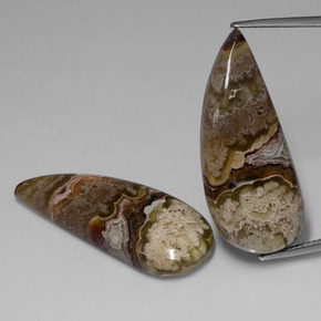 カラットの天然マルチカラージャスパー（33.7×14.3 mm・ファンシーシェイプ）