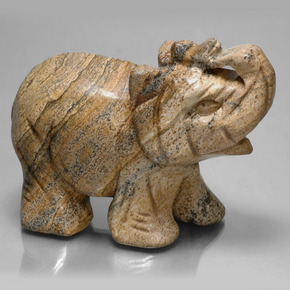 576.48カラットの天然マルチカラー碧玉、ファンシーシェイプ、オペーク