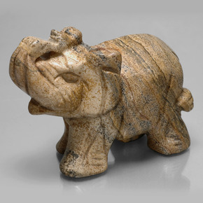 576.48カラットの天然マルチカラー碧玉、ファンシーシェイプ、オペーク